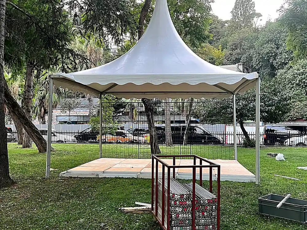 Pagoda Çadır — Yan Görünüm