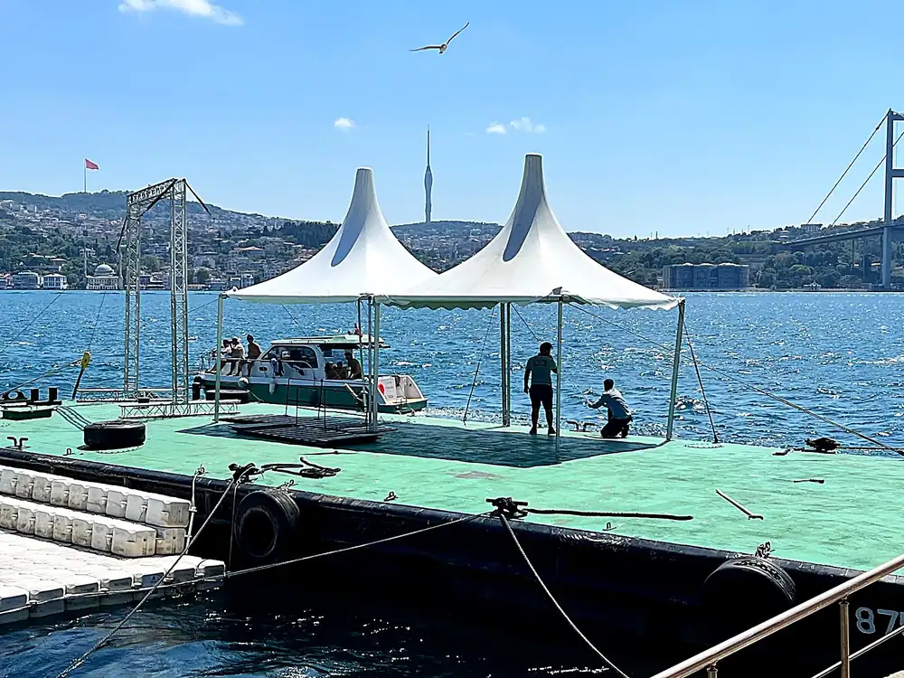 Köprü Manzaralı Platform Kurulumu